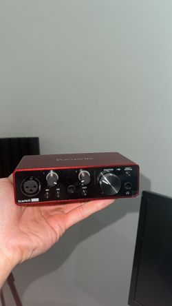 Focusrite Scarlett Solo (3rd Gen) W/ Rhode Podmic