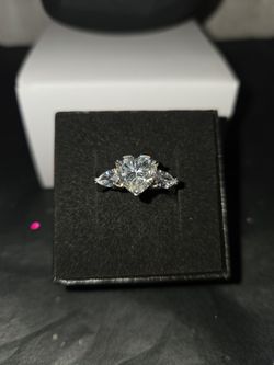 3ct Size 8 sterling silver moissanite heart-shaped ring. Passes diamond tester
