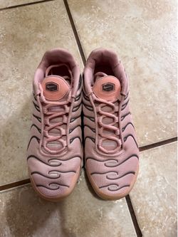 Nike pink shoes