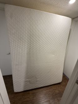 QUEEN MATTRESS