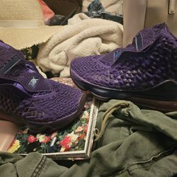 LeBron Men's Size 7