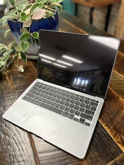 MacBook Air (PRICE DROP)
