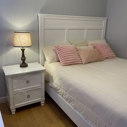 Beautiful White Queen Size Bedroom Set 