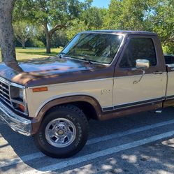 F100   1983 V8 302  5.0  Long bed.