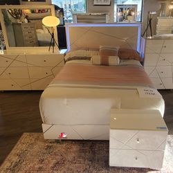 New Arrival! 7pc Queen/king Bedroom Set😍/ Take it home with only$39Down/ Hablamos Español Y Ofrecemos Financiamiento 🙋🏻‍♂️