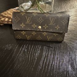 Louis Vuitton Sarah Wallet Monogram Canvas