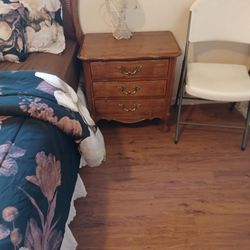 5 Piece Cherry Wood Bedroom Set 