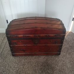 Antique Steamer Trunk 