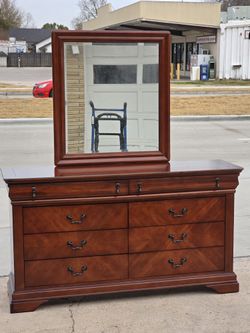 DRESSER WITH MIRROR 