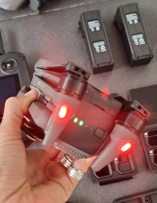 DJI MAVIC 3 CINE PREMIUM COMBO with RC PRO Remote Mint Served 4H