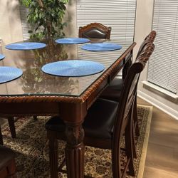 Elegant Dining Table Set – Seats 6 – Good Condition