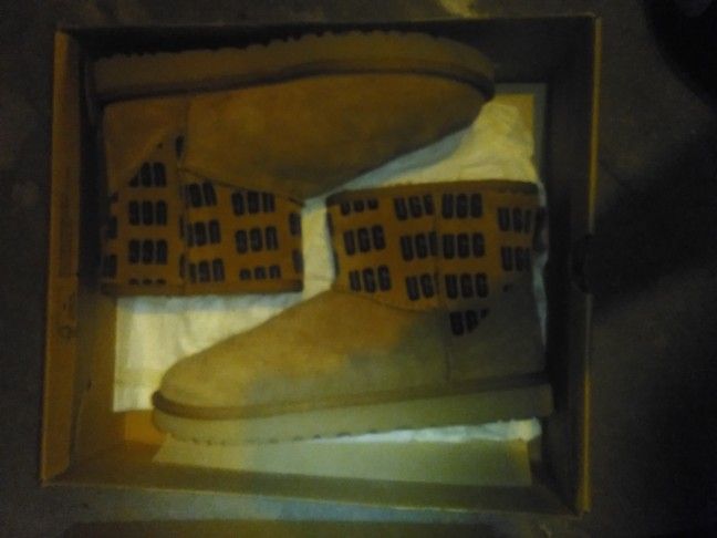 UGGs Size 8