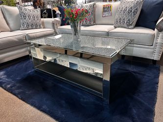 Glam Mirrored coffee table! 🩷📦 Easy Financing!
