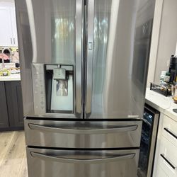 LG Black Stainless Steel Refrigerator 