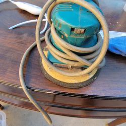 Makita orbital finishing sander