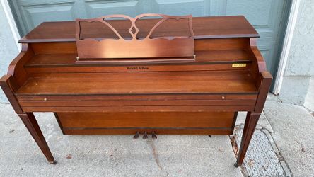 Herschel and sons piano. Free