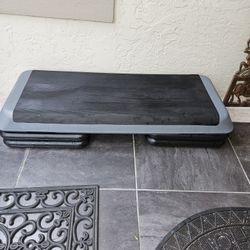 STEPPER WITH 4  ADJUSTABLE STEPS 