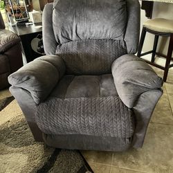 Power Recliner- Super Comfortable With USB 