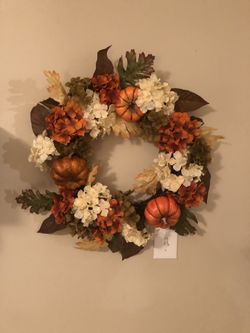 NEW GORGEOUS WREATH WITH BEAUTIFUL HYDRANGEAS PRICE DROP TO 15.00