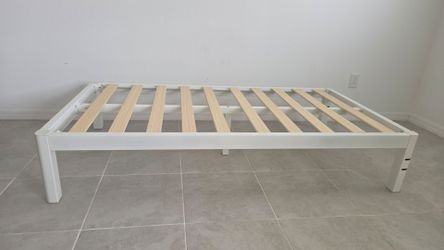 Like new twin bed