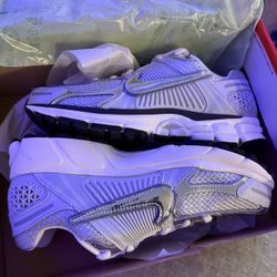 NIKE ZOOM VOMERO 5