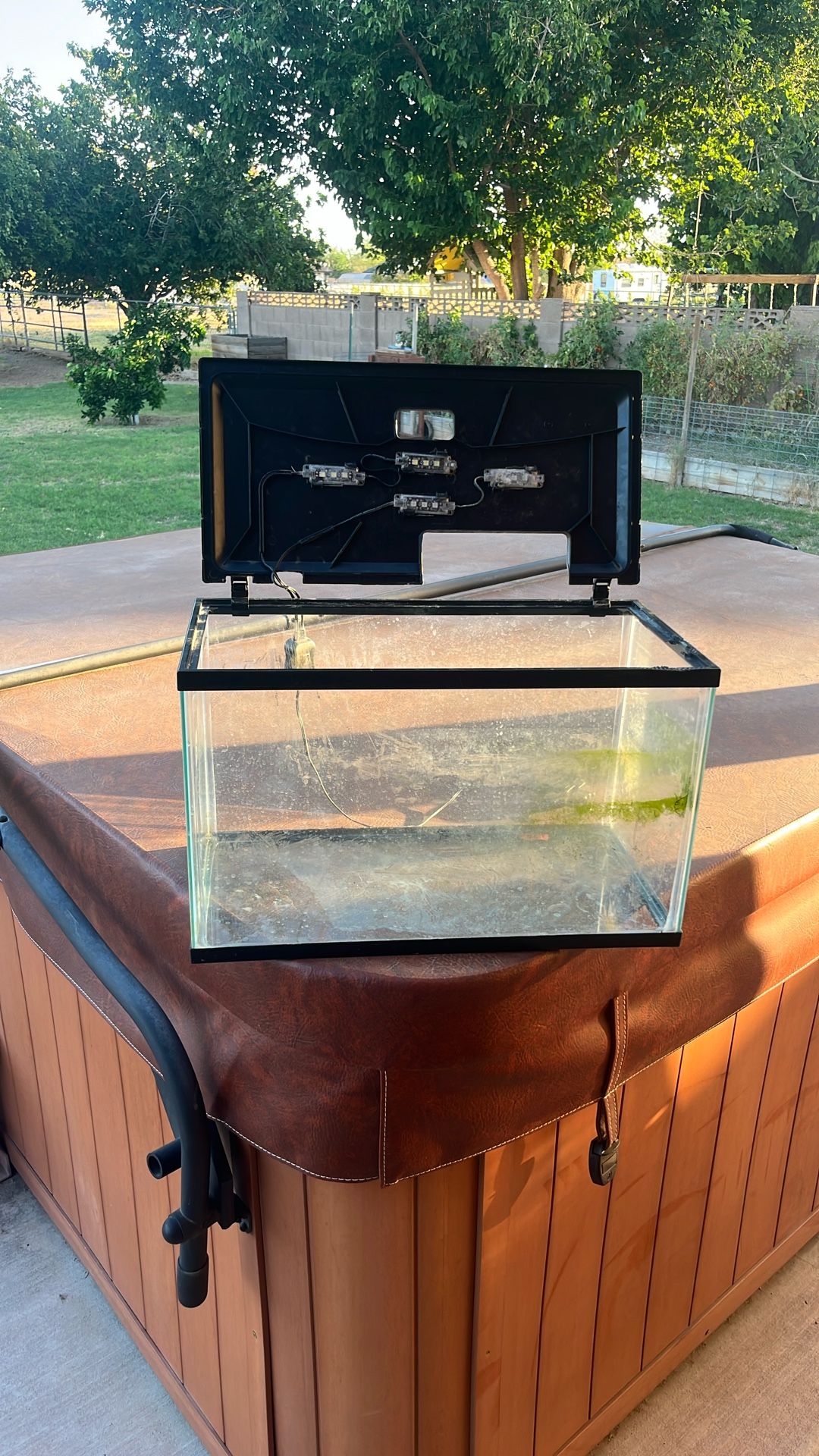 10 Gallon aquarium W/ LED lid and filter
