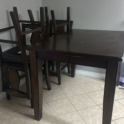 Wood table (EXTENDS) 4 chairs