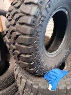 New set of tires aplus mud terrain 33 1250 15 lt