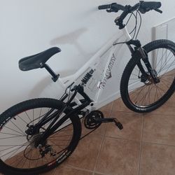 Gravity 21speed Men's Bike Nice Condition  2.2 Tires