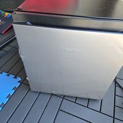 Hisense Mini Fridge (Functional)