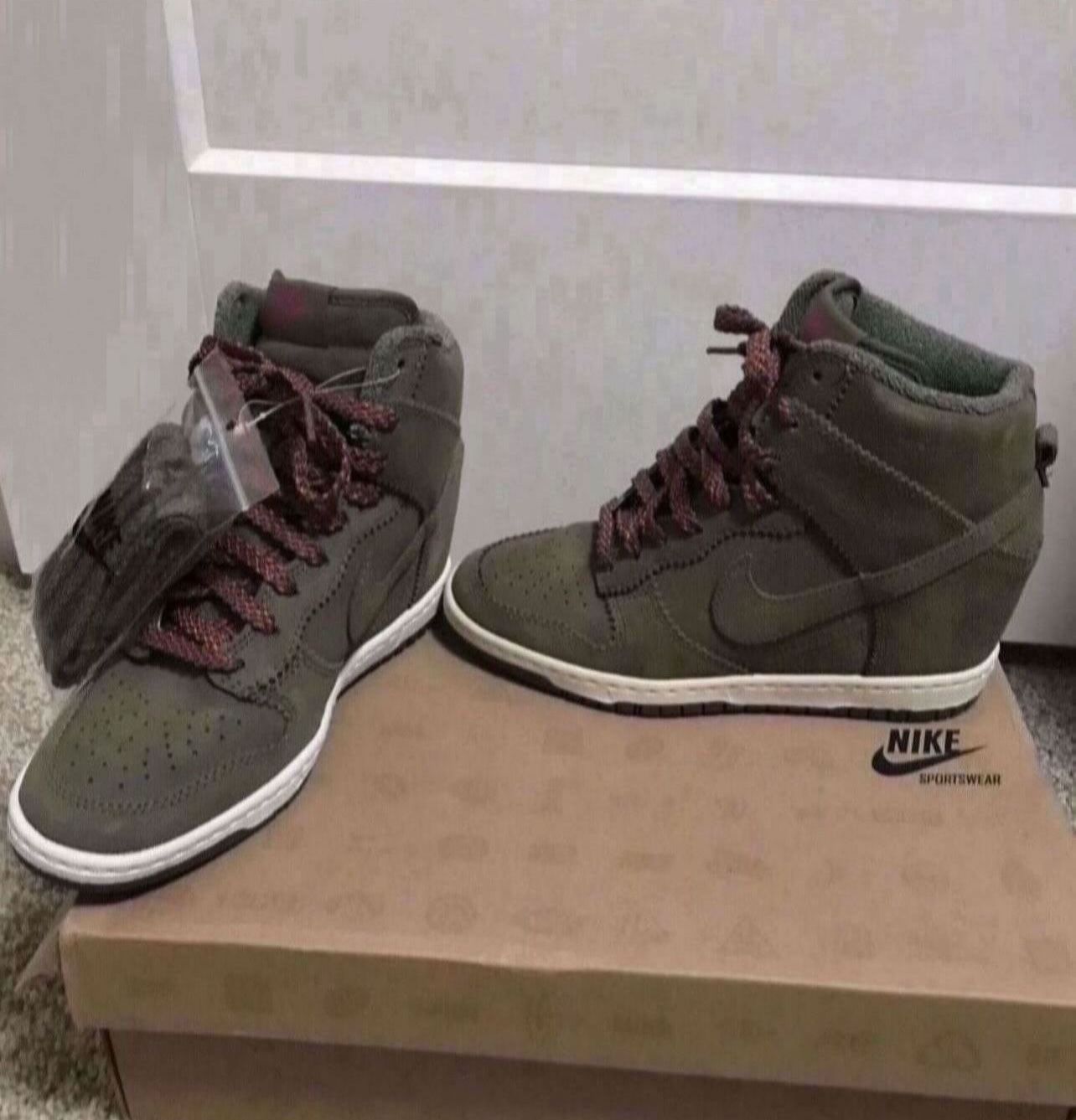 Women’s high top wedged dunks size 6.5