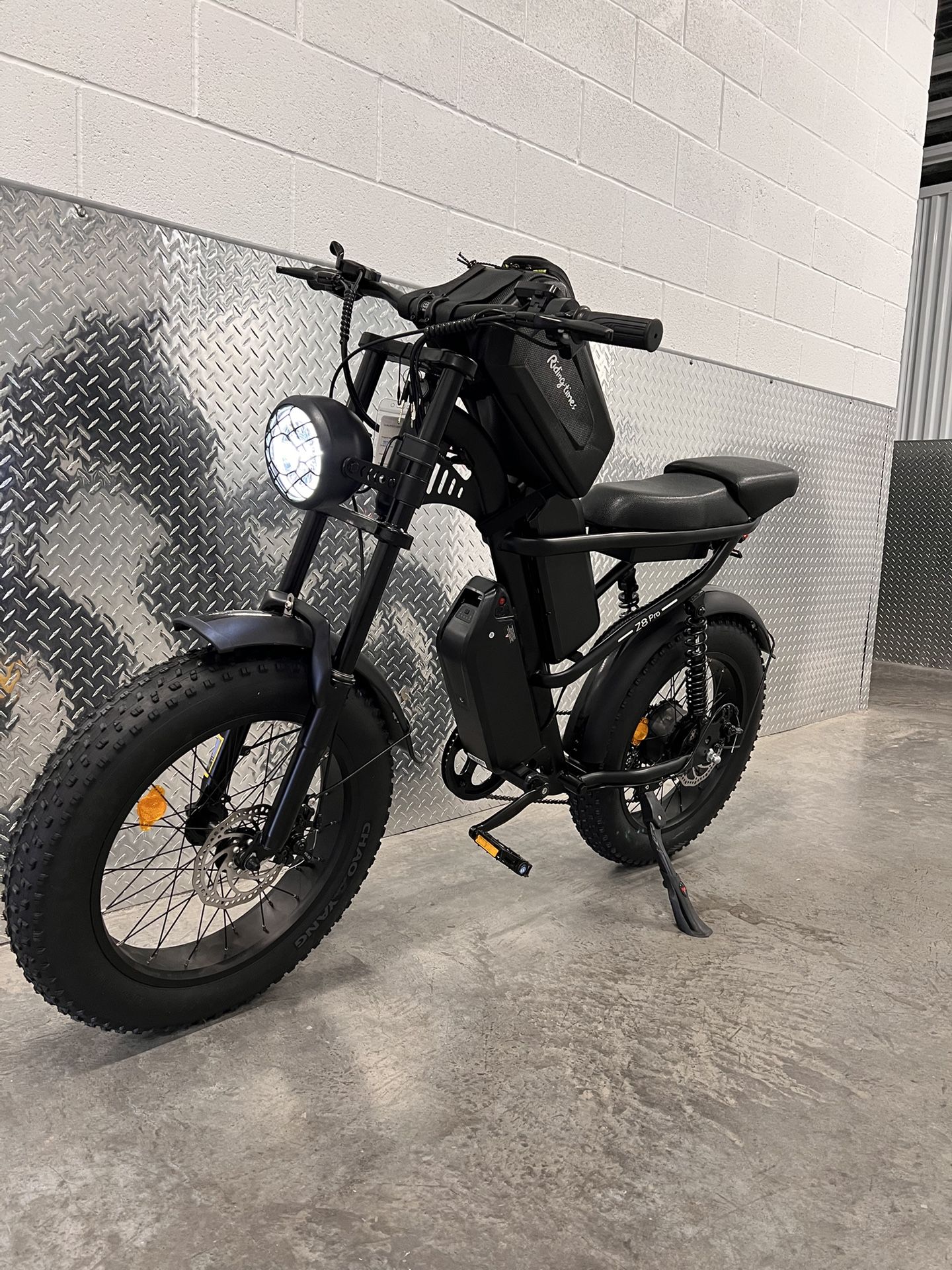 48V/750/1000W Electric E-Bike/Dual Batteries/30mph/30-60 Miles Range