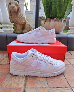 Brand new Nike dunk paisley 6w 6.5w 7w