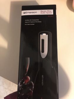 Electronic wine bottle opener