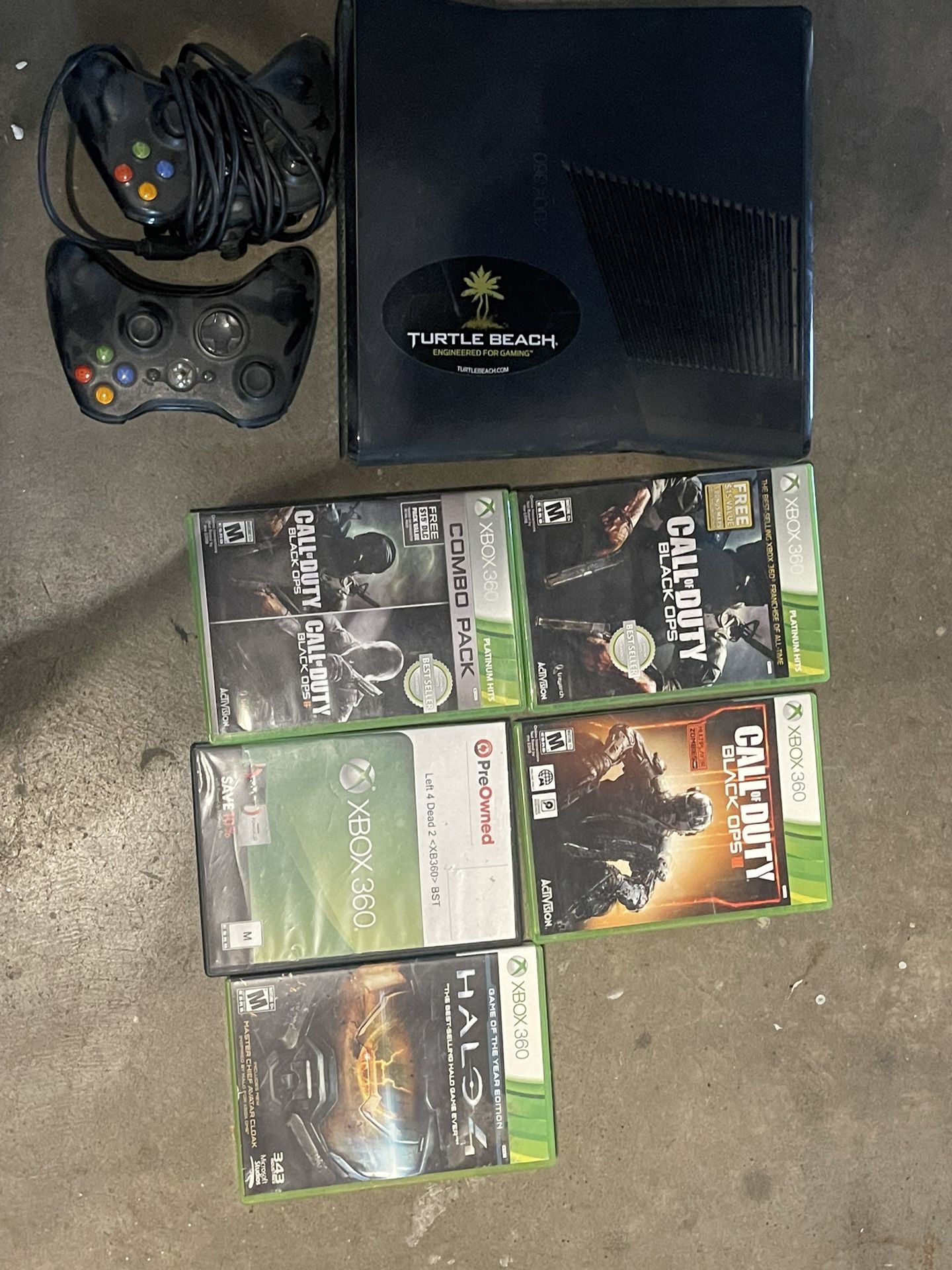 Xbox 360 working With 2 Controllers And 5 Video Games