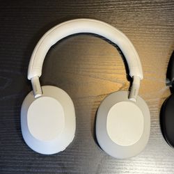 sony xm5 headphones