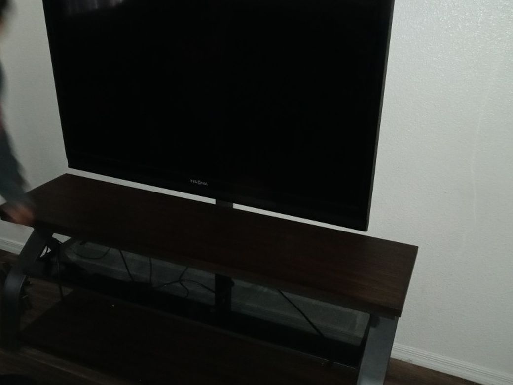 Insignia Tv Maybe 55 Inch With Stand Well Tqken Care Of In Clean House