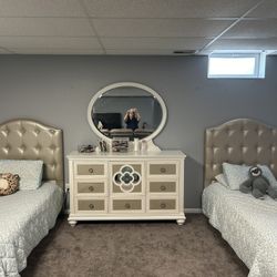 Girls Reymour And flannigan Twin Size Bed Set 