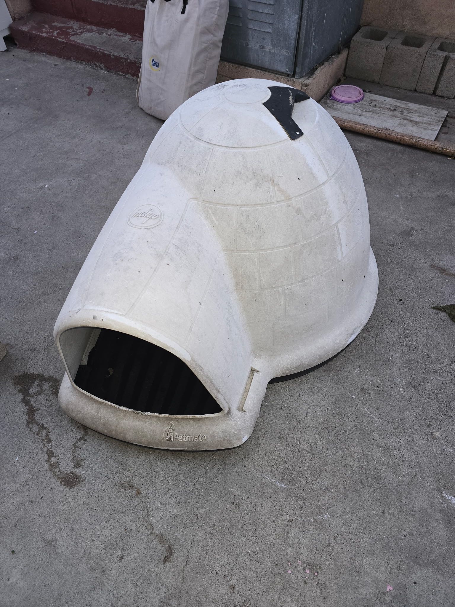 Igloo Dog House