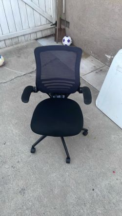 Medium Black Office Chair