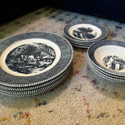 Royal China Currier & Ives - vintage 12 Set