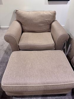 Chairs 2 with 2 ottoman 2 matching!