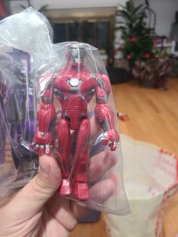 Marvel Disney Toybox Iron Man Hall Of Armor Playset Figure 