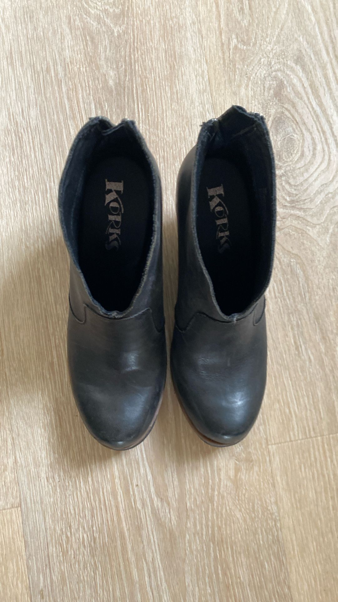Korks booties (black) Used Size 6