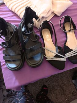 2 pairs of women shoes