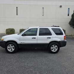 2006 ford escape hybrid 4cyl awd 126k milles just smog cold ac clean title one owner reg current located in pomona 9o9236I97o runs good no problems re
