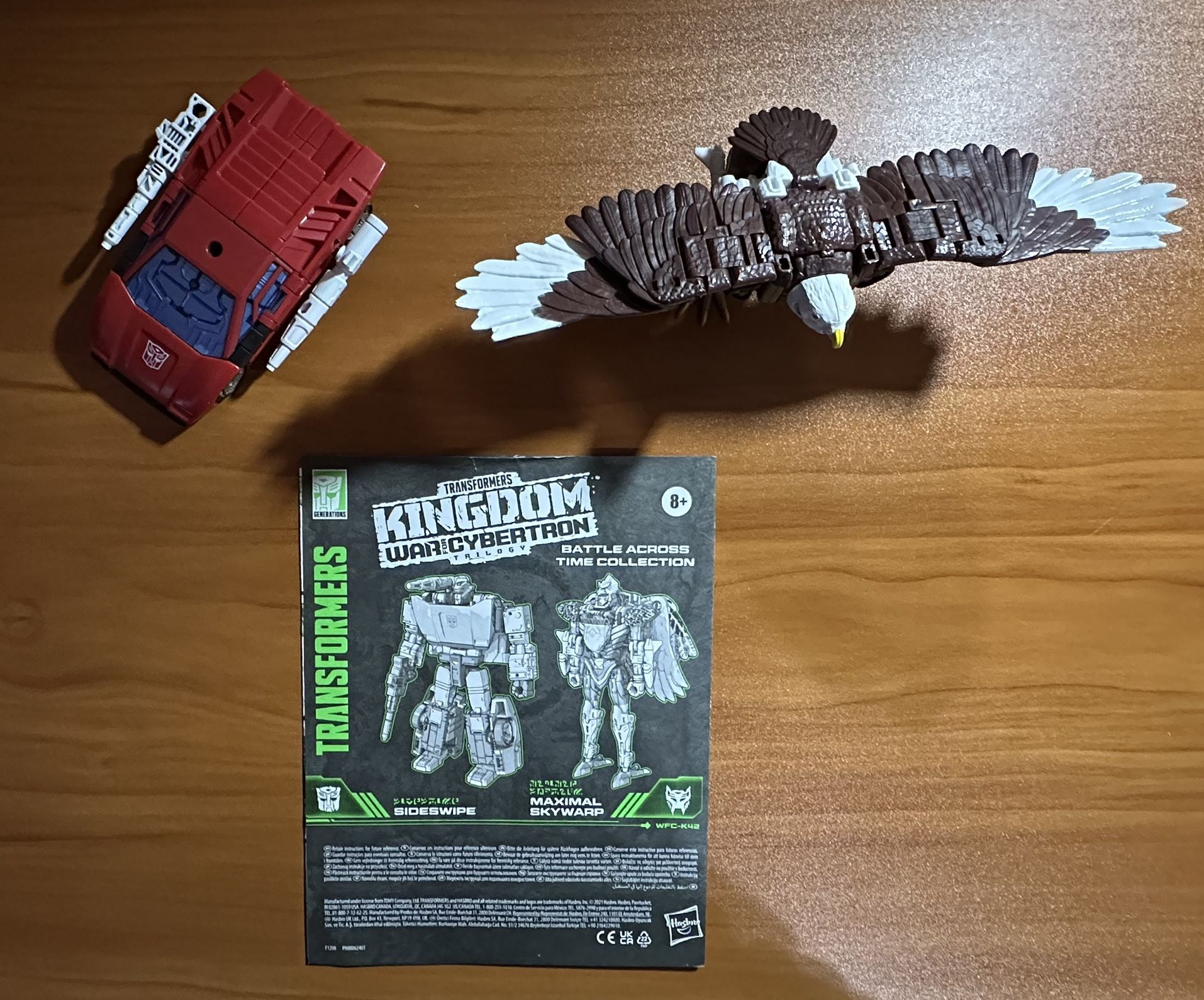 Transformers War for Cybertron: Kingdom Deluxe Sideswipe and Maximal Skywarp