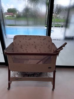 Bassinet with mattress, mattress protector, and 2 sheets