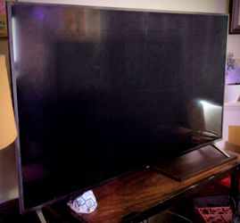 LG 4K UHD 65" Smart TV w/ remote