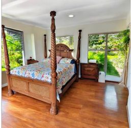 Tropical style Queen size long post  Set ( deliver available)